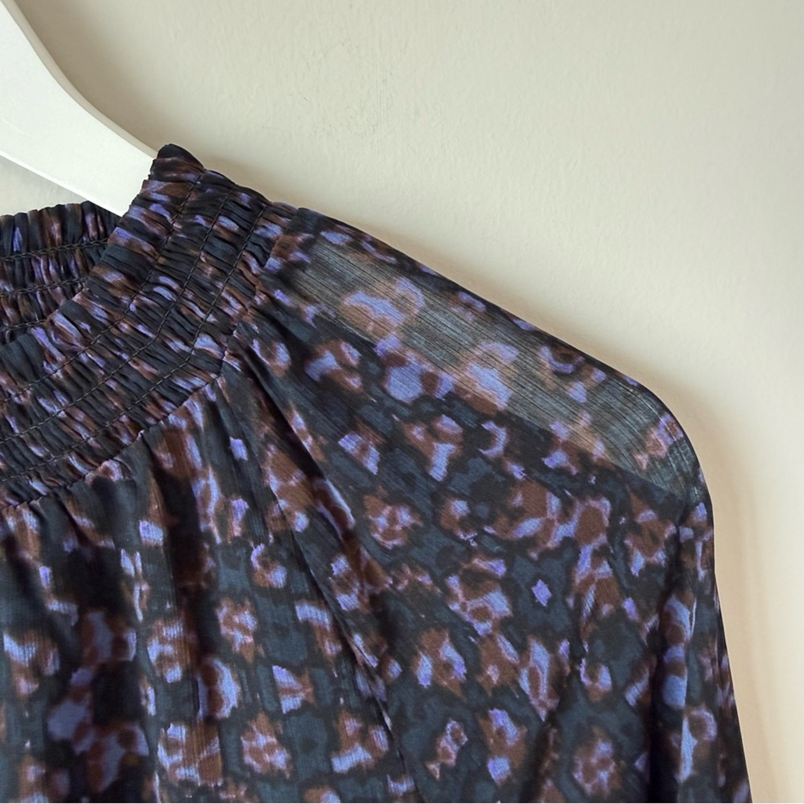 Nwt Evereve | Abstract Print Purple Split Neck Ruffle Hem Dress Size Xs — image 5 of 8